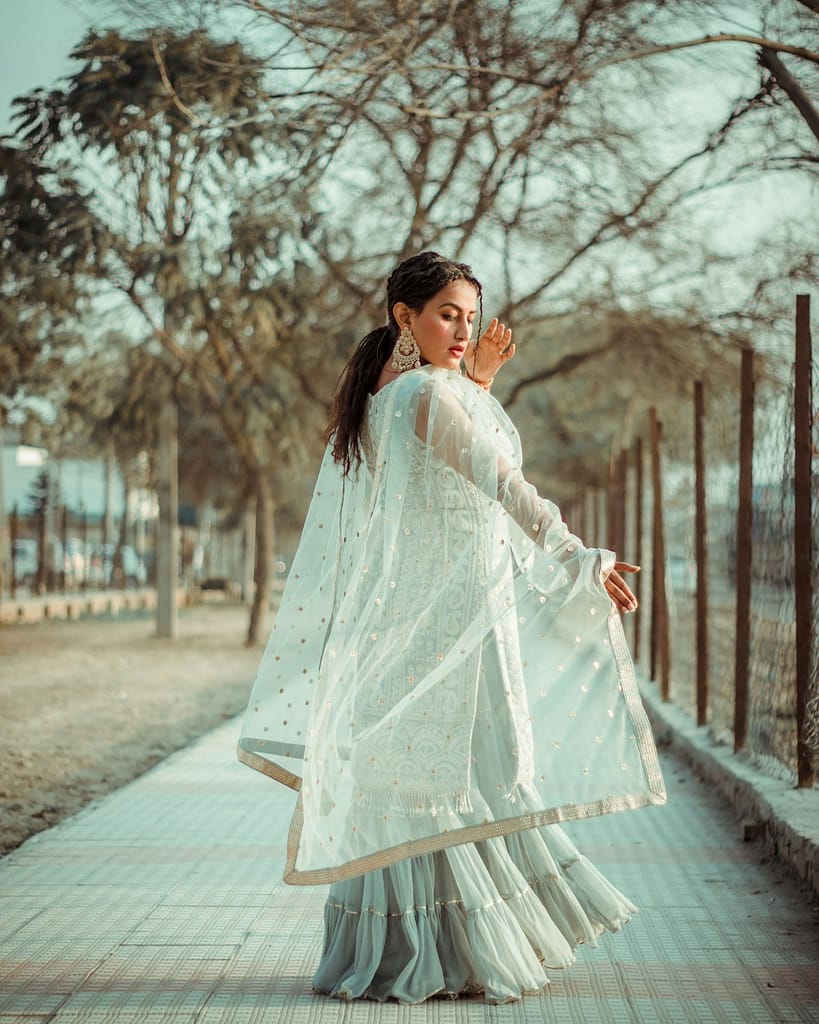 Comfortable Yet Chic: What to Wear for Full-Day Travel in Indian Summers